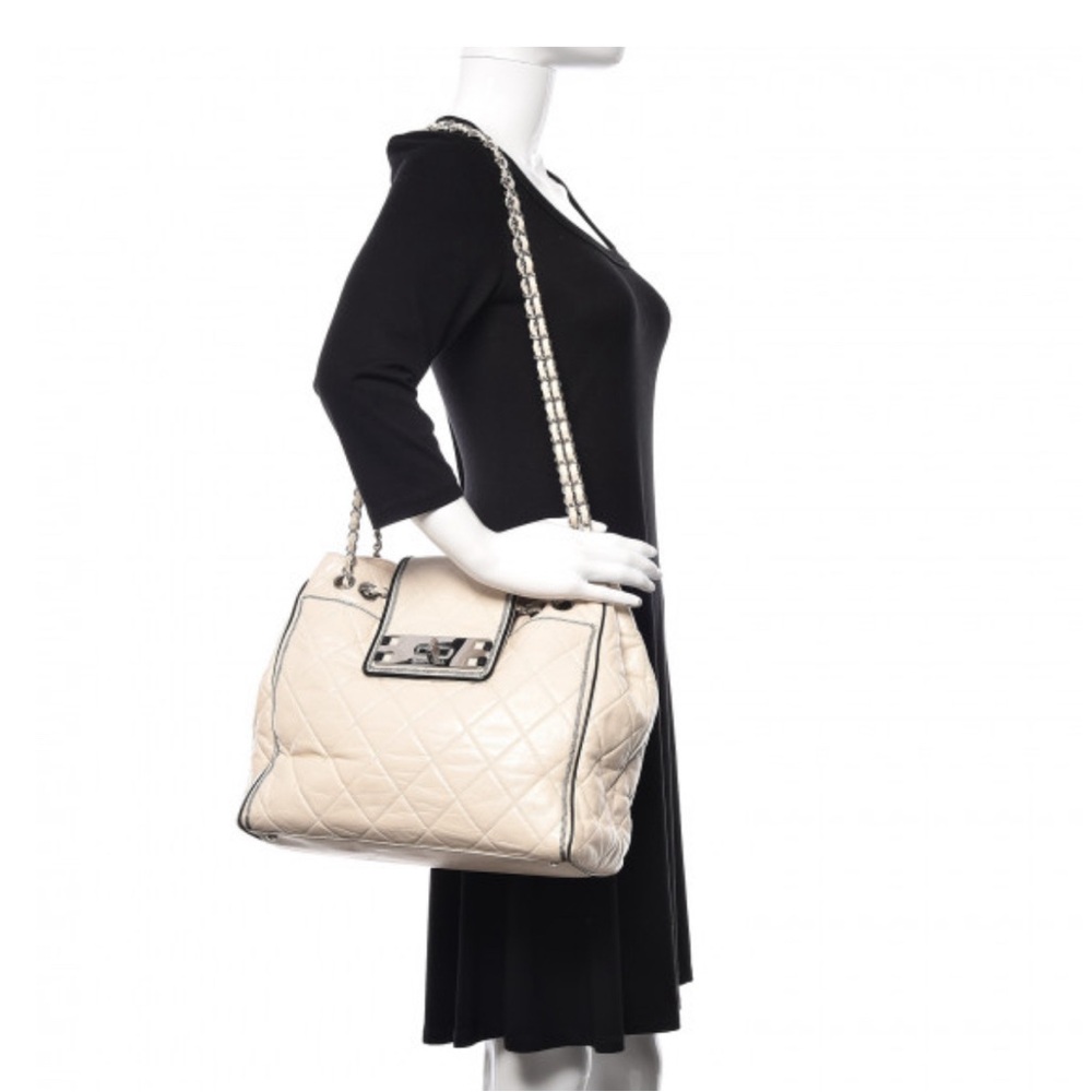 ♥️❤️ RARE CHANEL in RED LAMBSKIN Tote❣️ #Hermes #Fendi #Dior #Prada #Valentines - Picture 5 of 16